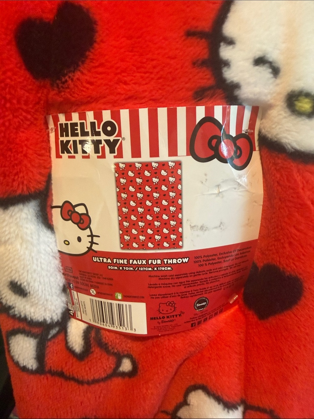 Hello Kitty ULTRA fine faux fur throw. - Picture 3 of 3